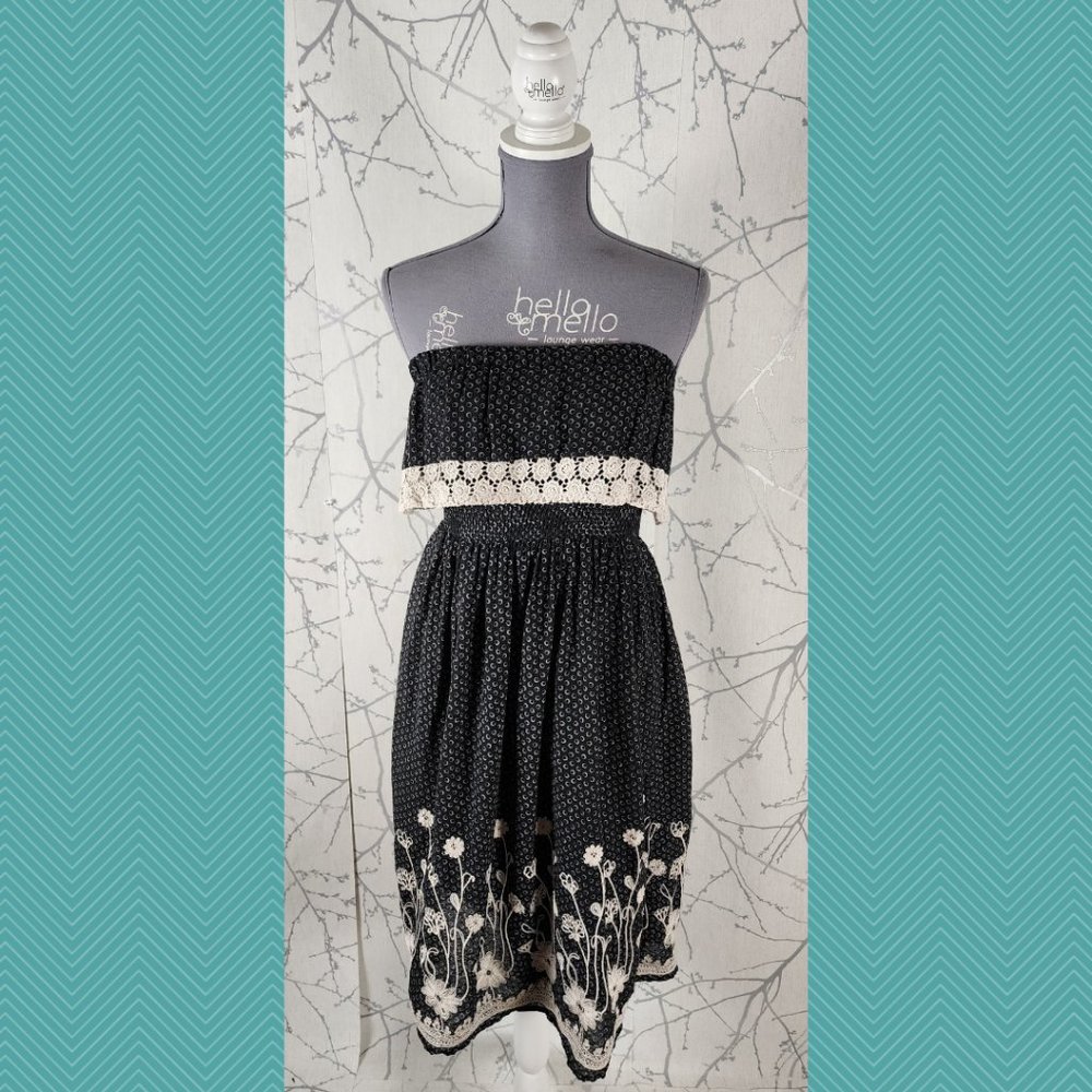 Moon Collection Black Floral Embroidered Strapless Dress